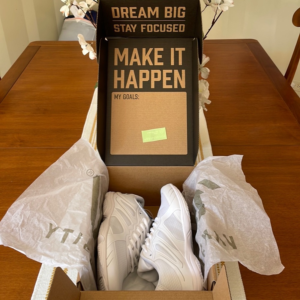 Varsity Rise Cheer shoes size 7 never worn new in box